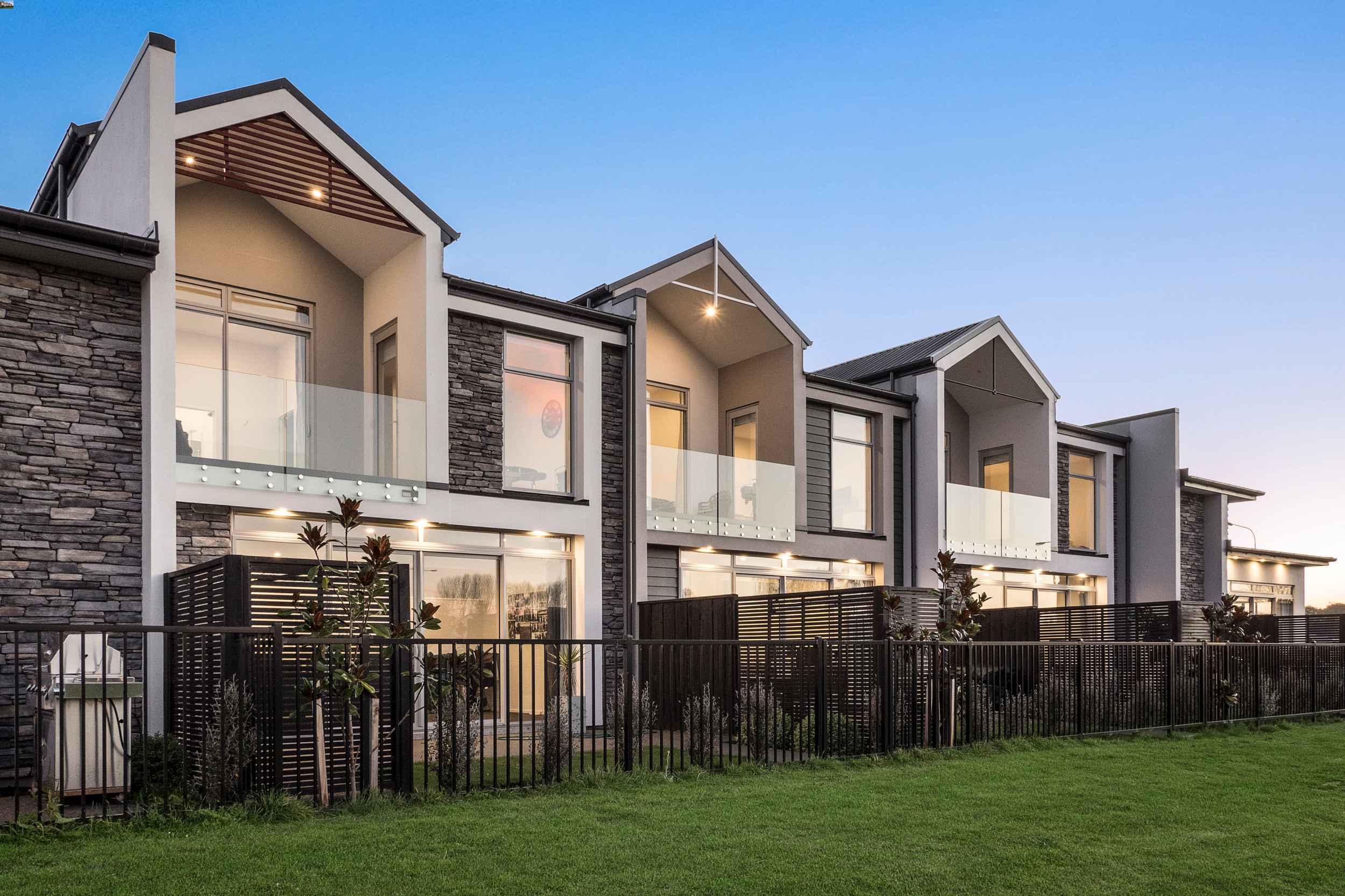 Krush_Cat4_SilverstreamVillas_image3_300