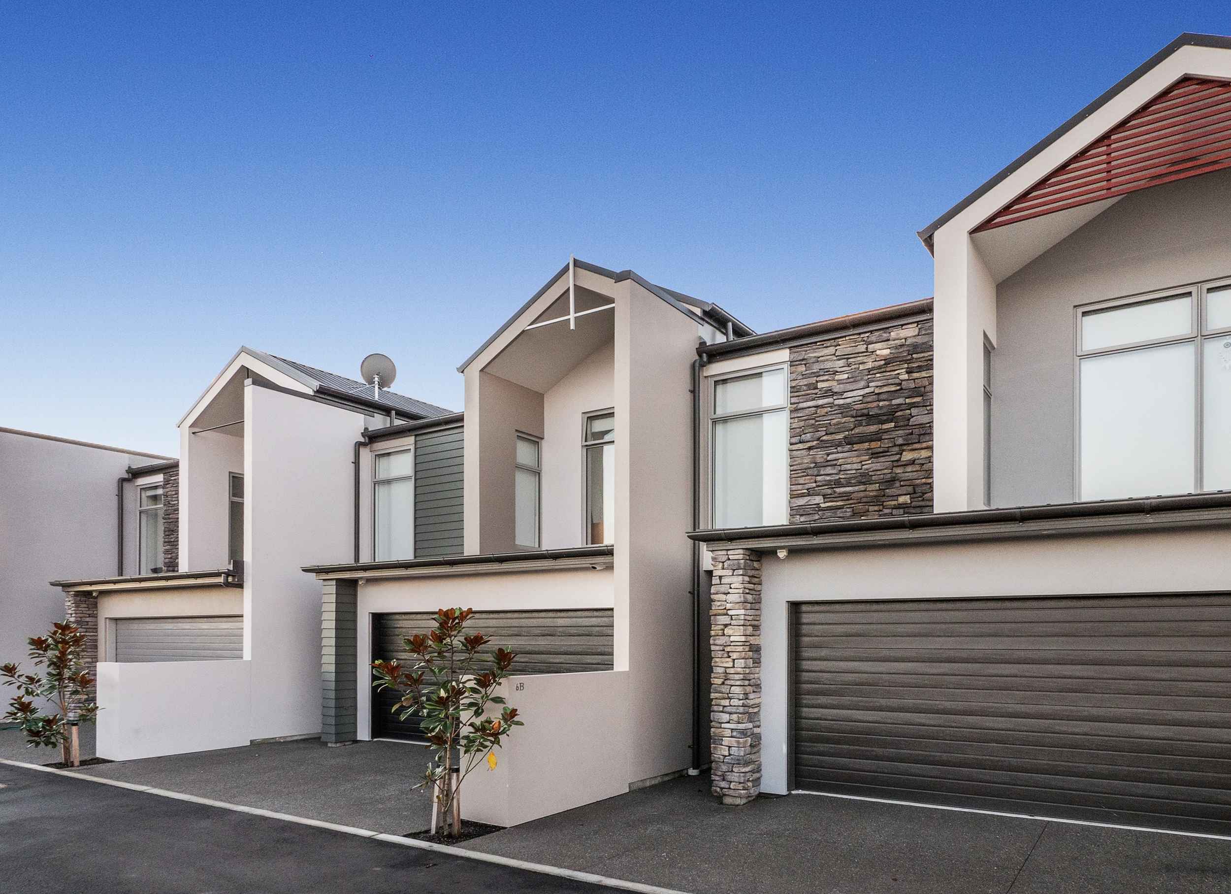 Krush_Cat4_SilverstreamVillas_image6_300