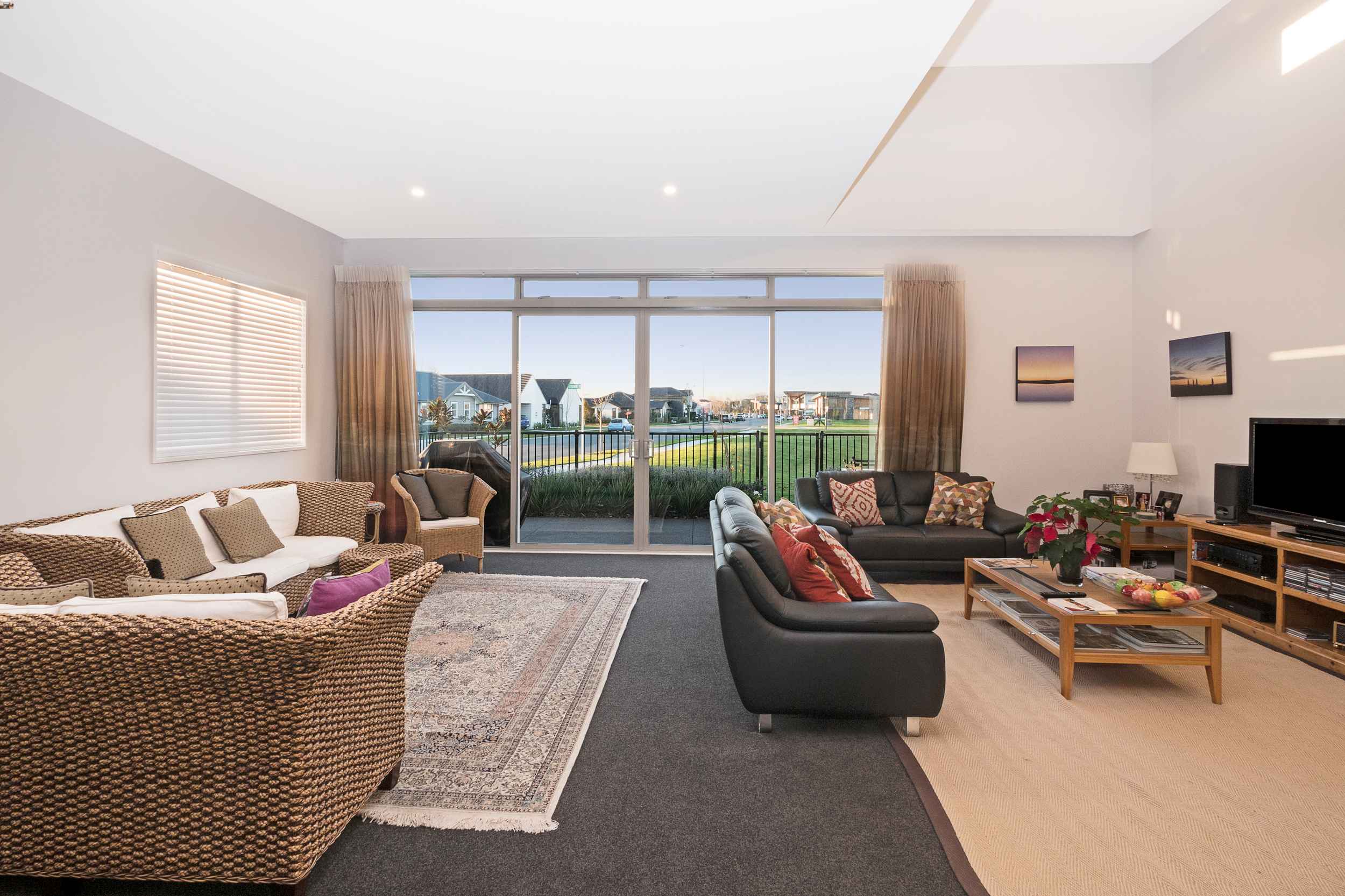 Krush_Cat4_SilverstreamVillas_image7_300